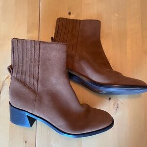 Dolce Vita Brown Sueded Material Boots